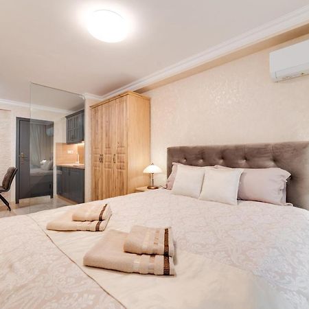 Deluxe And Central Garden Apartment Варна Экстерьер фото