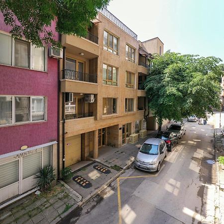 Deluxe And Central Garden Apartment Варна Экстерьер фото