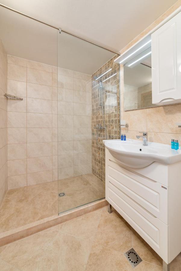 Deluxe And Central Garden Apartment Варна Экстерьер фото