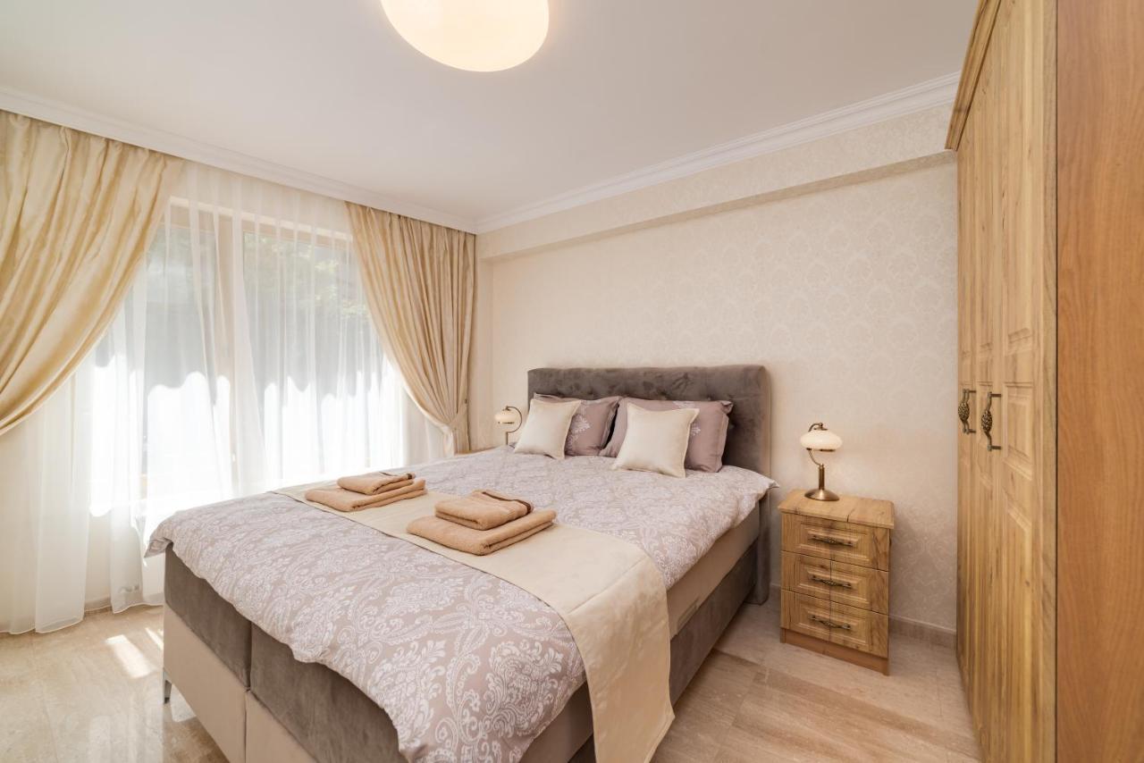 Deluxe And Central Garden Apartment Варна Экстерьер фото