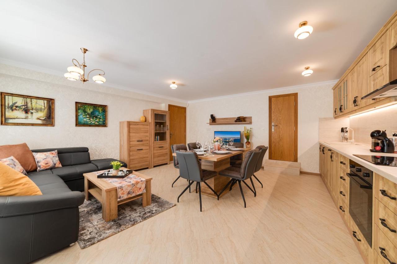 Deluxe And Central Garden Apartment Варна Экстерьер фото