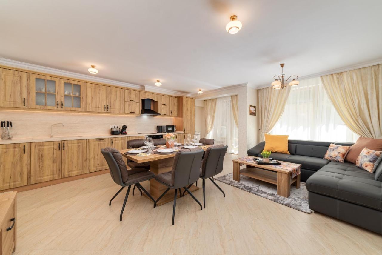 Deluxe And Central Garden Apartment Варна Экстерьер фото