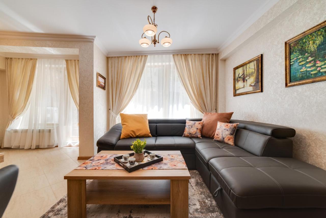Deluxe And Central Garden Apartment Варна Экстерьер фото