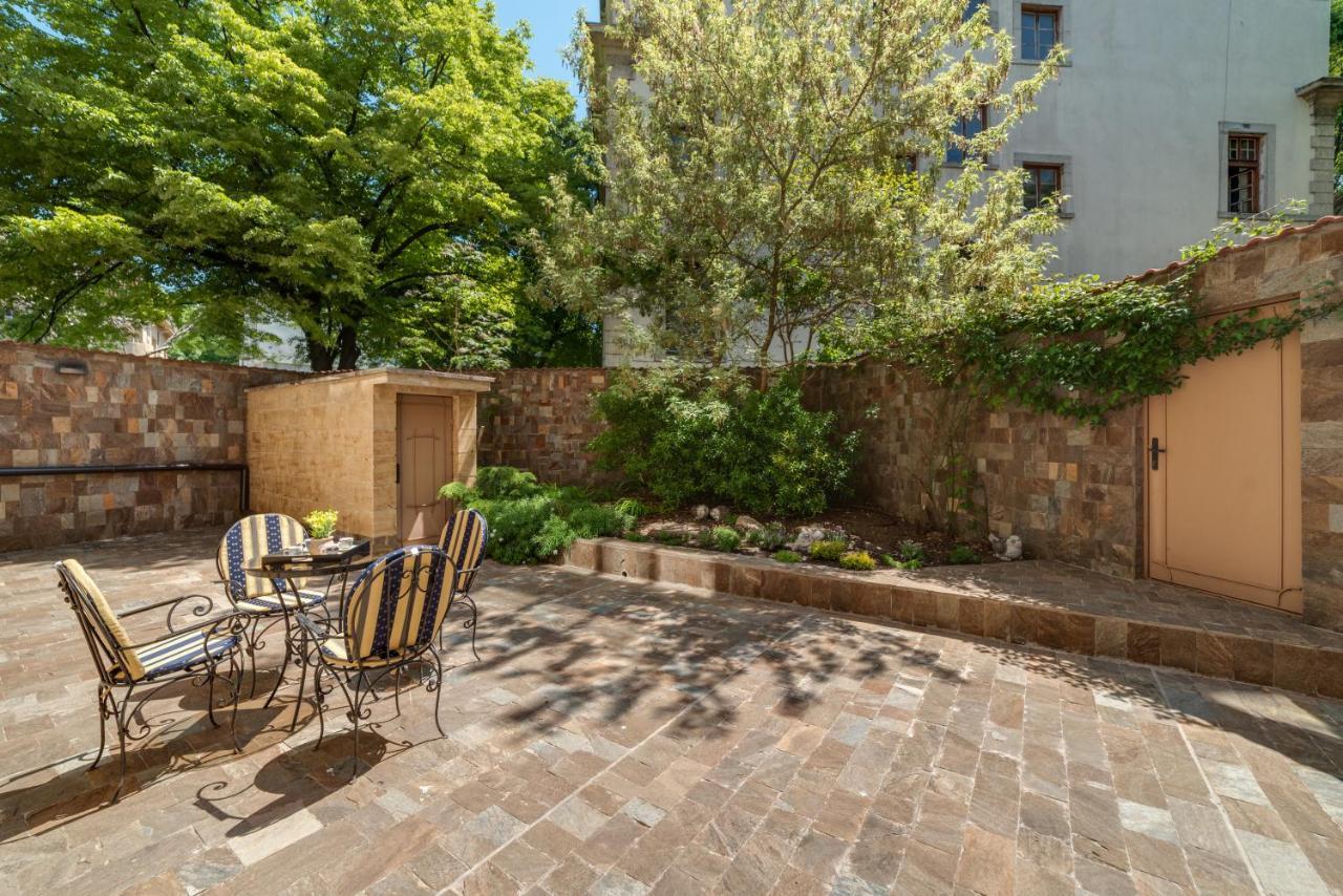 Deluxe And Central Garden Apartment Варна Экстерьер фото