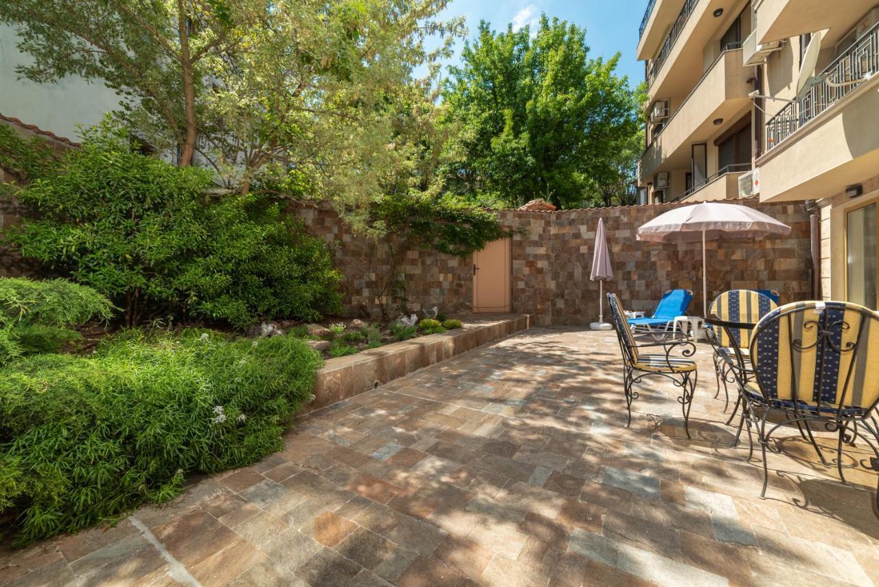 Deluxe And Central Garden Apartment Варна Экстерьер фото
