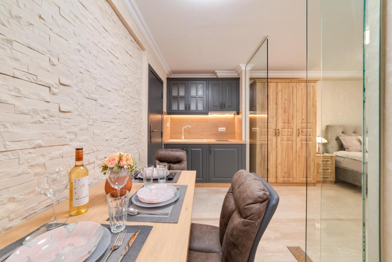 Deluxe And Central Garden Apartment Варна Экстерьер фото