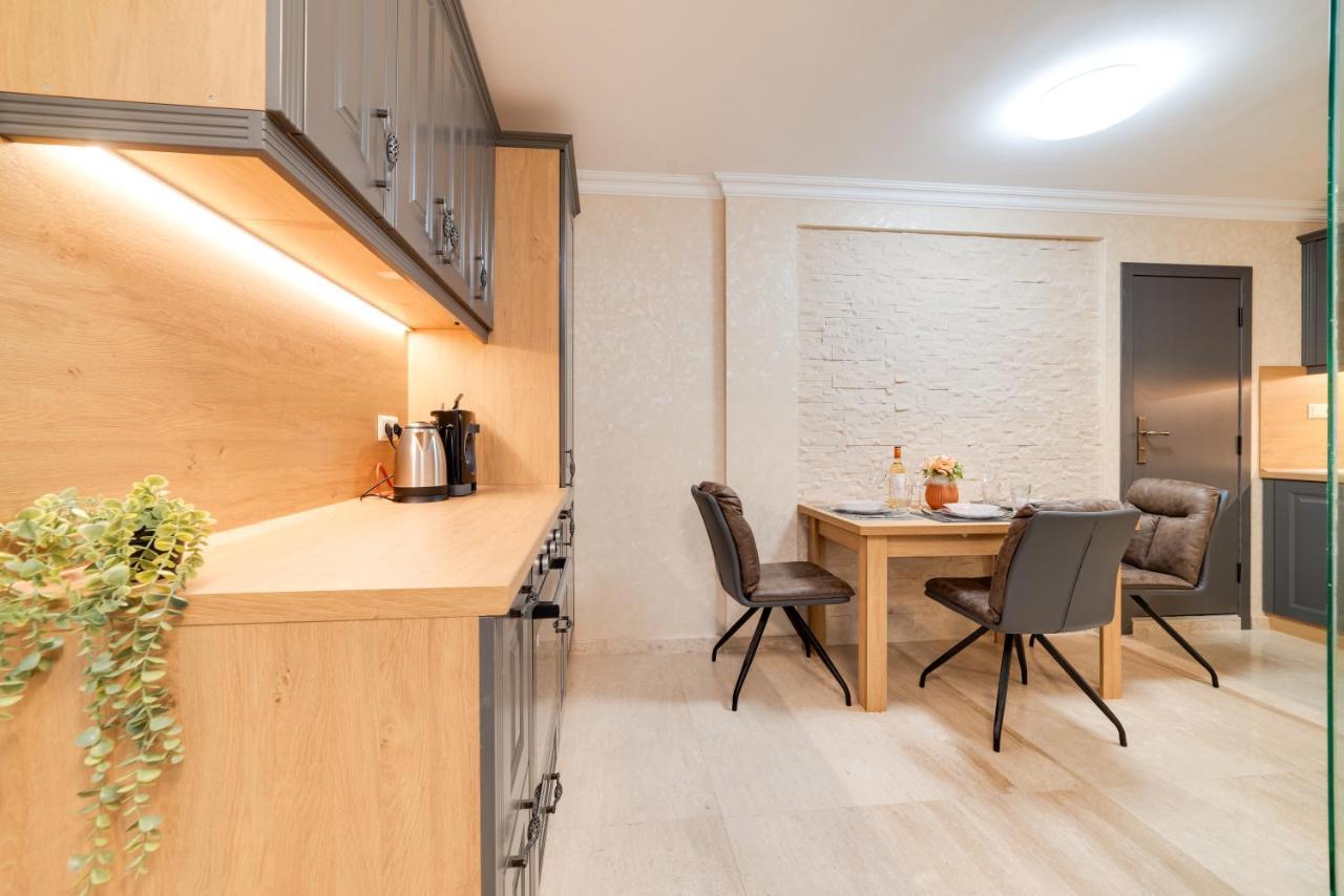 Deluxe And Central Garden Apartment Варна Экстерьер фото