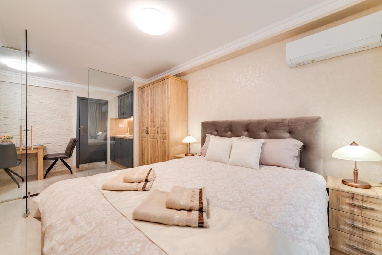 Deluxe And Central Garden Apartment Варна Экстерьер фото