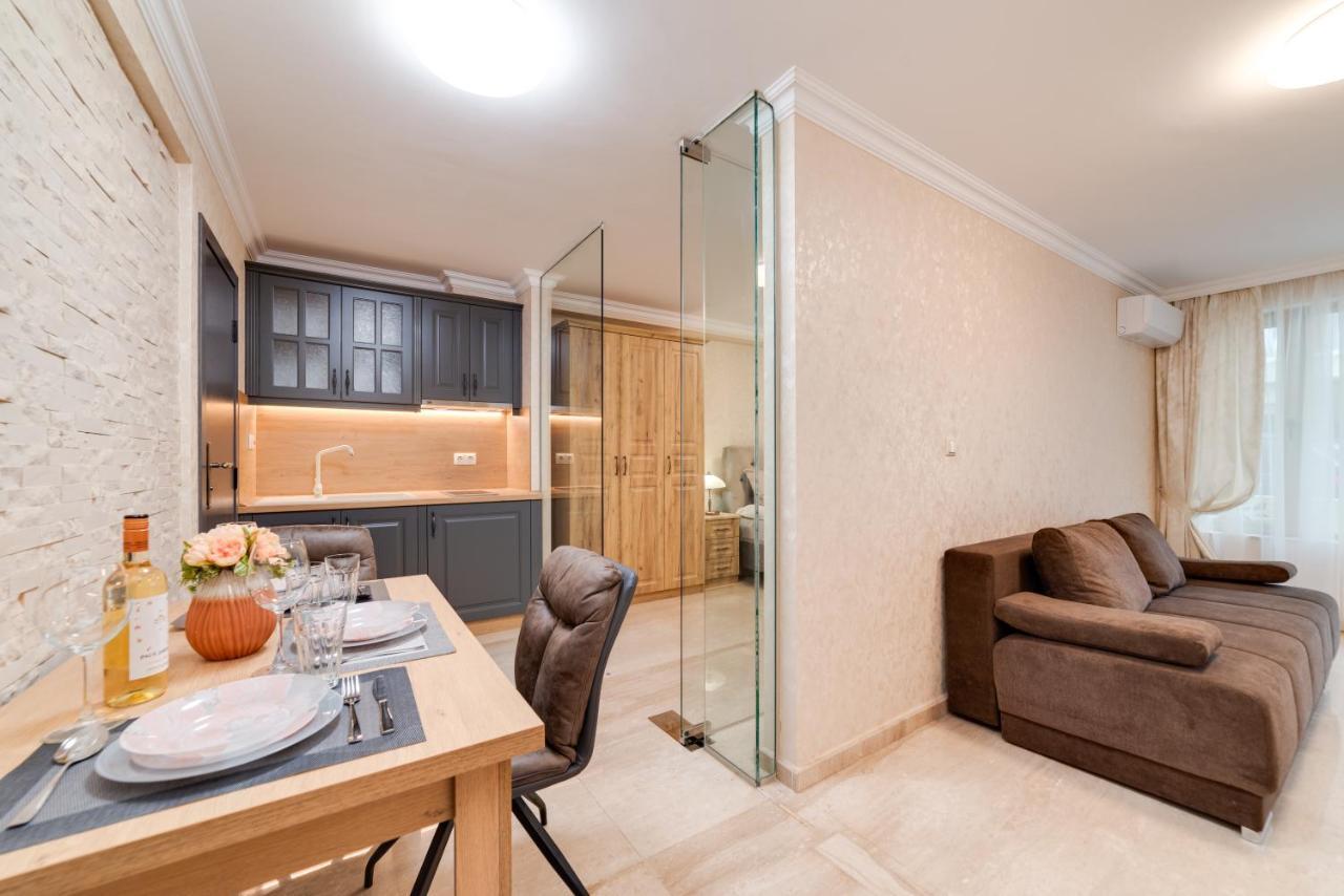 Deluxe And Central Garden Apartment Варна Экстерьер фото