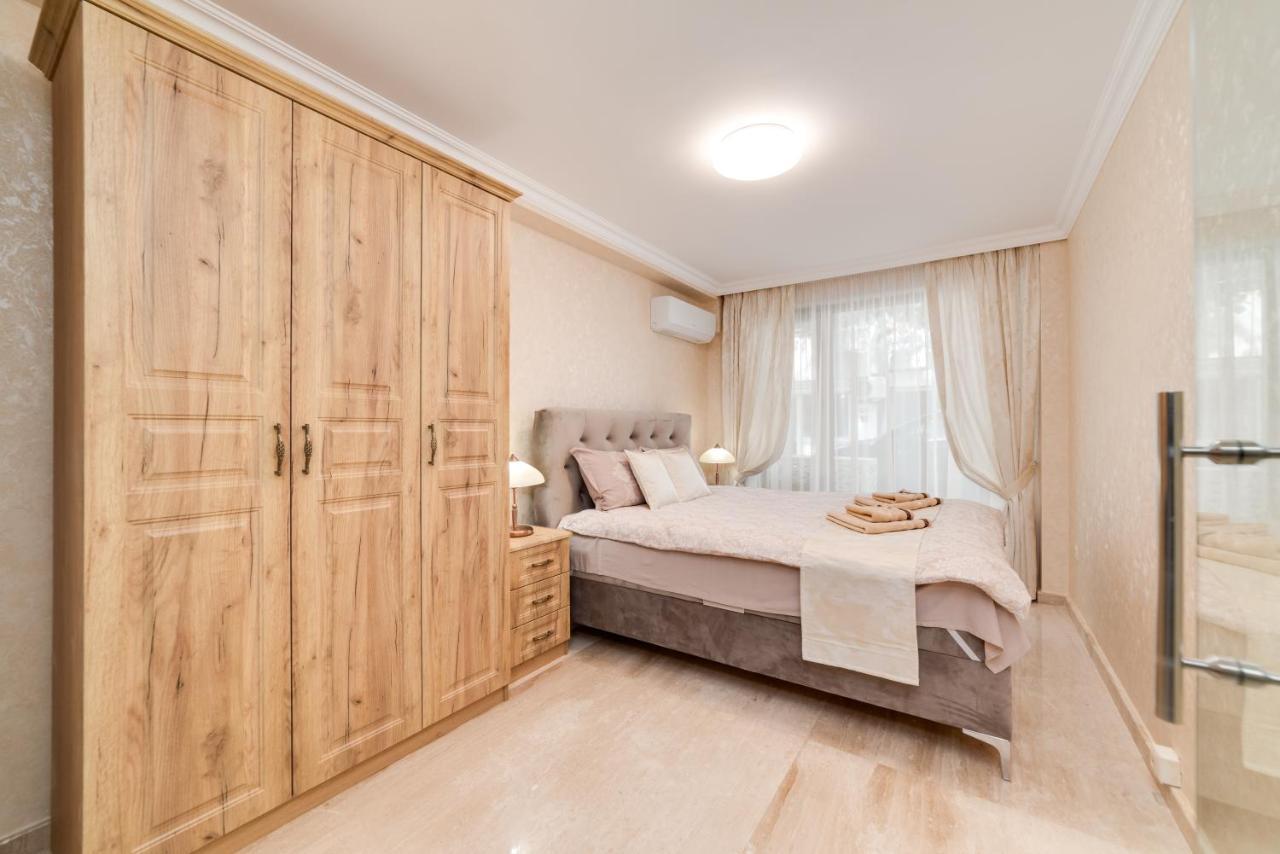 Deluxe And Central Garden Apartment Варна Экстерьер фото