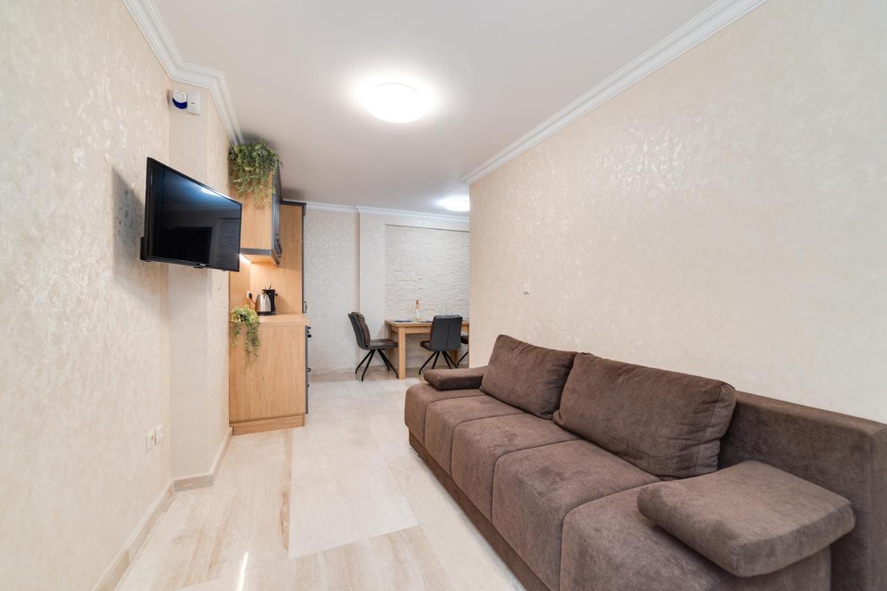 Deluxe And Central Garden Apartment Варна Экстерьер фото