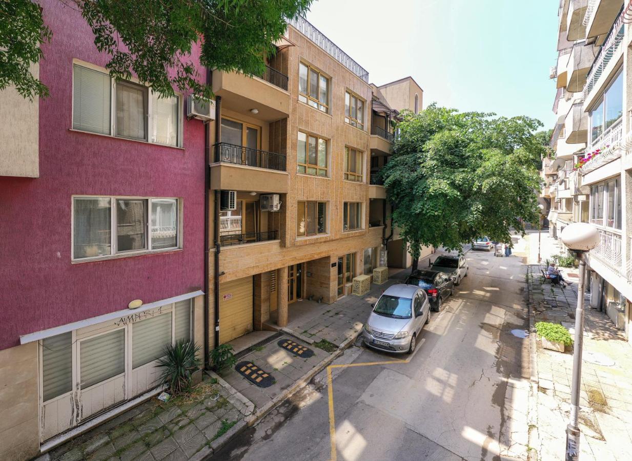 Deluxe And Central Garden Apartment Варна Экстерьер фото